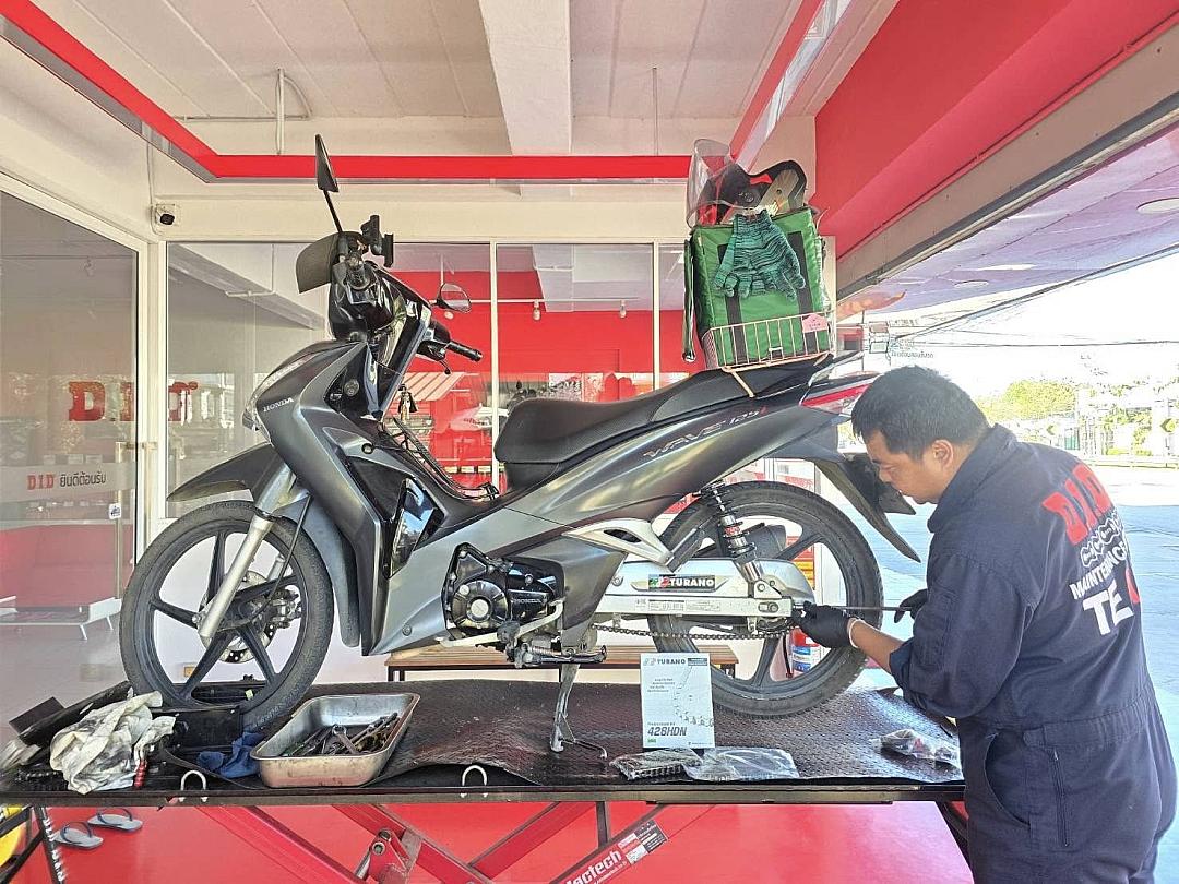 เตรียมพร้อมก่อนออกเดินทางไกล เปลี่ยนชุดโซ่สเตอร์ TURANO ได้ที่ DID Service Center